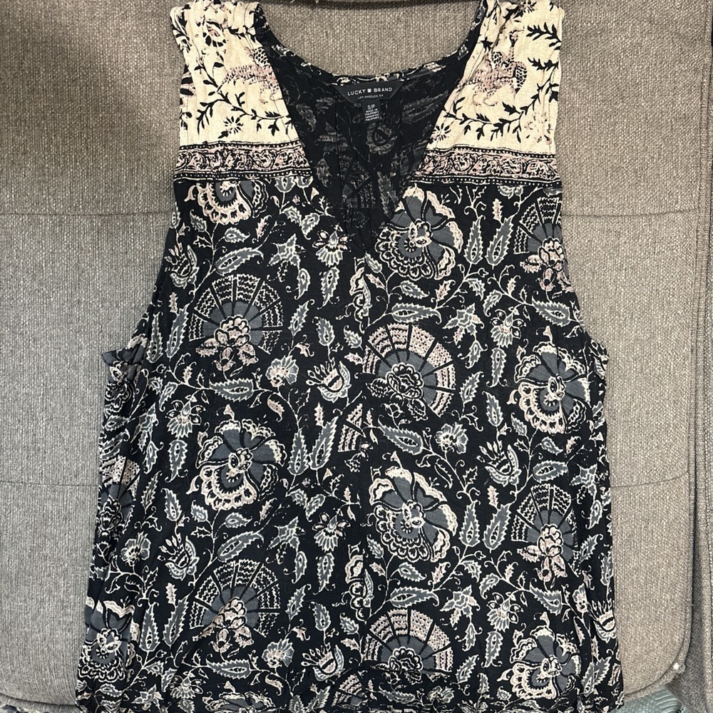 Women's Black and Cream Patterned Top